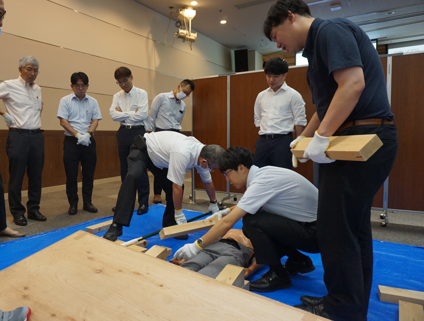 Lever rescue 角材やバールを使った重量物の下敷きからの救出