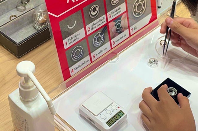 NSKブースで実施されたベアリング組立体験