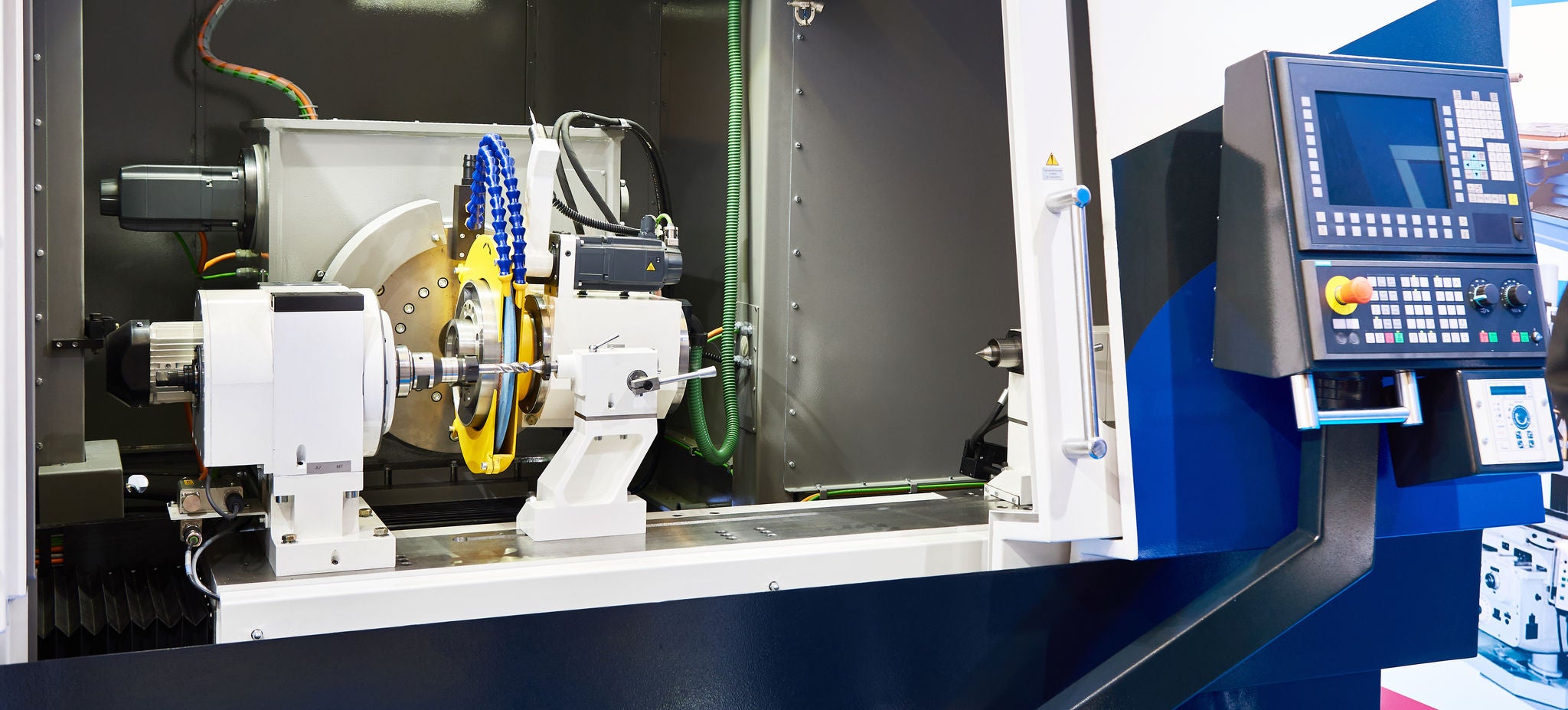 IN_MT_CNC-grinding-machine_shutterstock_1437340739.jpg machine-tool, nsk europe