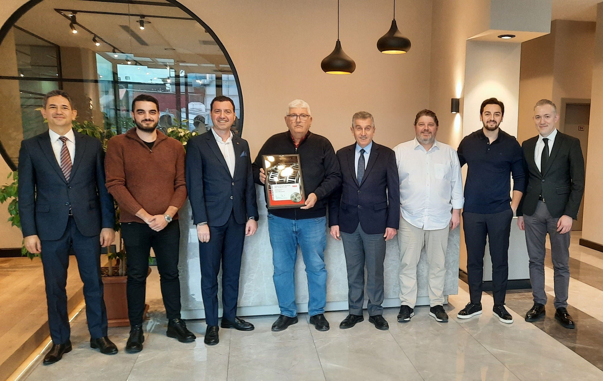 Representatives of NSK and Rulman Dunyasi celebrating the new partnership Image of NSK and New Distributor Representatives