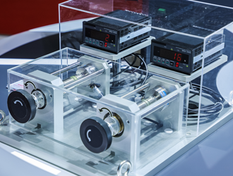 Comparative exhibit: Ball Screw & Screw