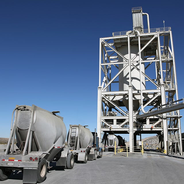 ซีเมนต์ ตลับลูกปืนที่เชื่อถือได้และมีคุณภาพสร้างขึ้นจากความรู้ของ NSK และได้รับการพิสูจน์แล้วในสภาวะที่เลวร้าย